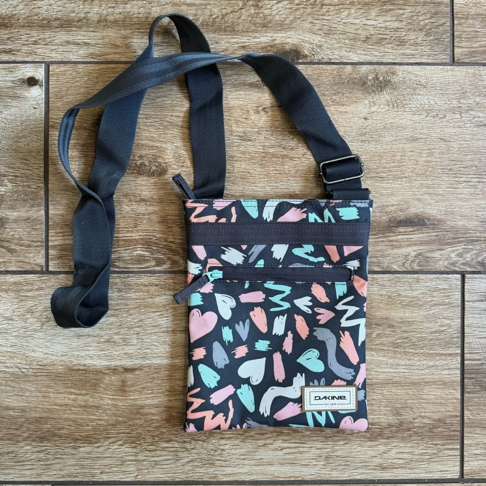 DaKine Jive Crossbody Shoulder Purse Bag Pattern Adjustable Strap Beverly